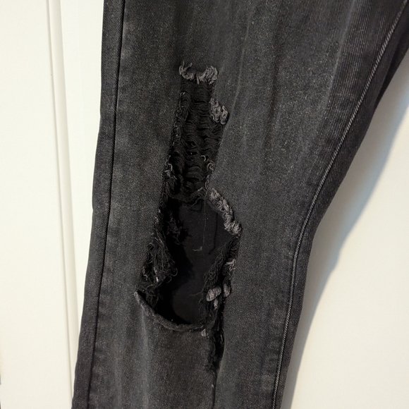 Black baggy ripped jeans from Shein - Picture 7 of 14